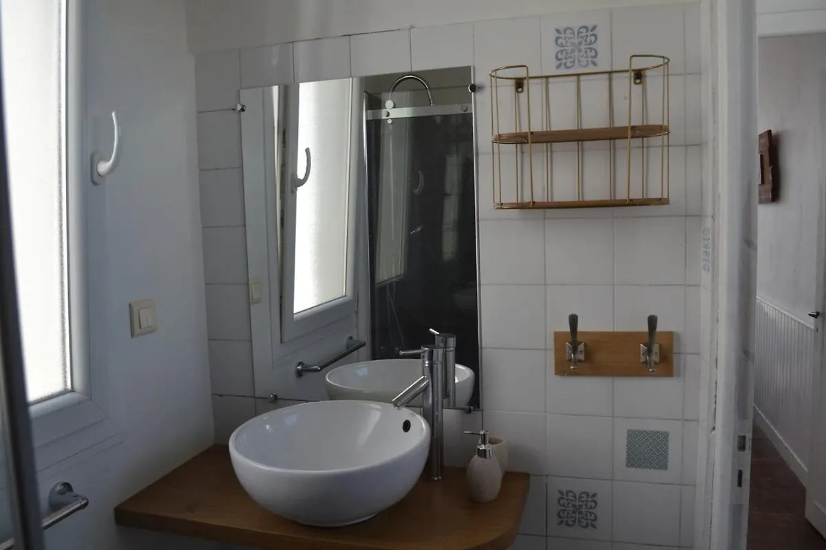 Large Apartment With Sea View And Port Of Ле-Гильвинек