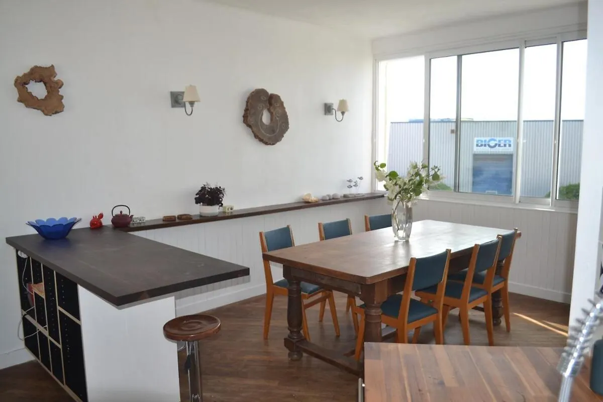 Large Apartment With Sea View And Port Of Ле-Гильвинек