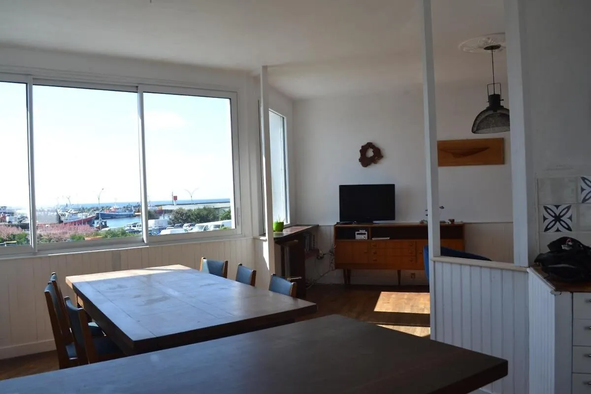 Large Apartment With Sea View And Port Of Ле-Гильвинек