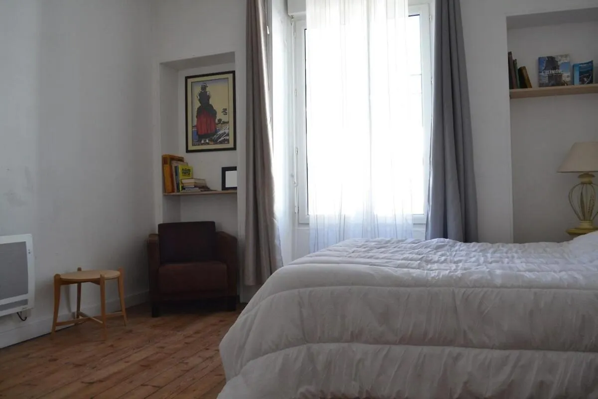 Large Apartment With Sea View And Port Of Ле-Гильвинек